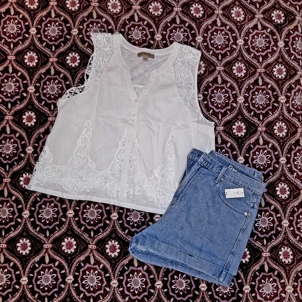 White sleeveless blouse